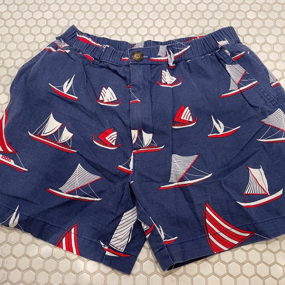 Chubbies Blue/Red Sailboat Shorts (5.5")